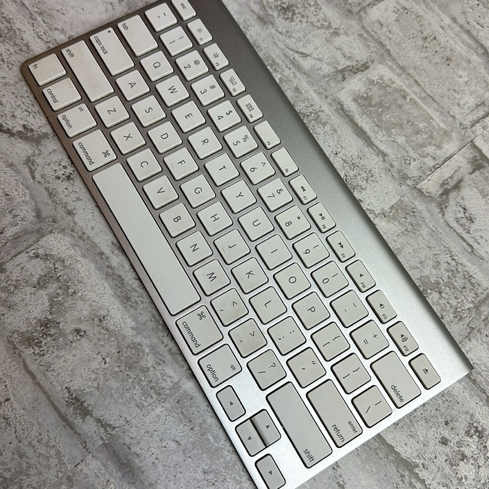 Apple Bluetooth keyboard - Picture 2 of 3